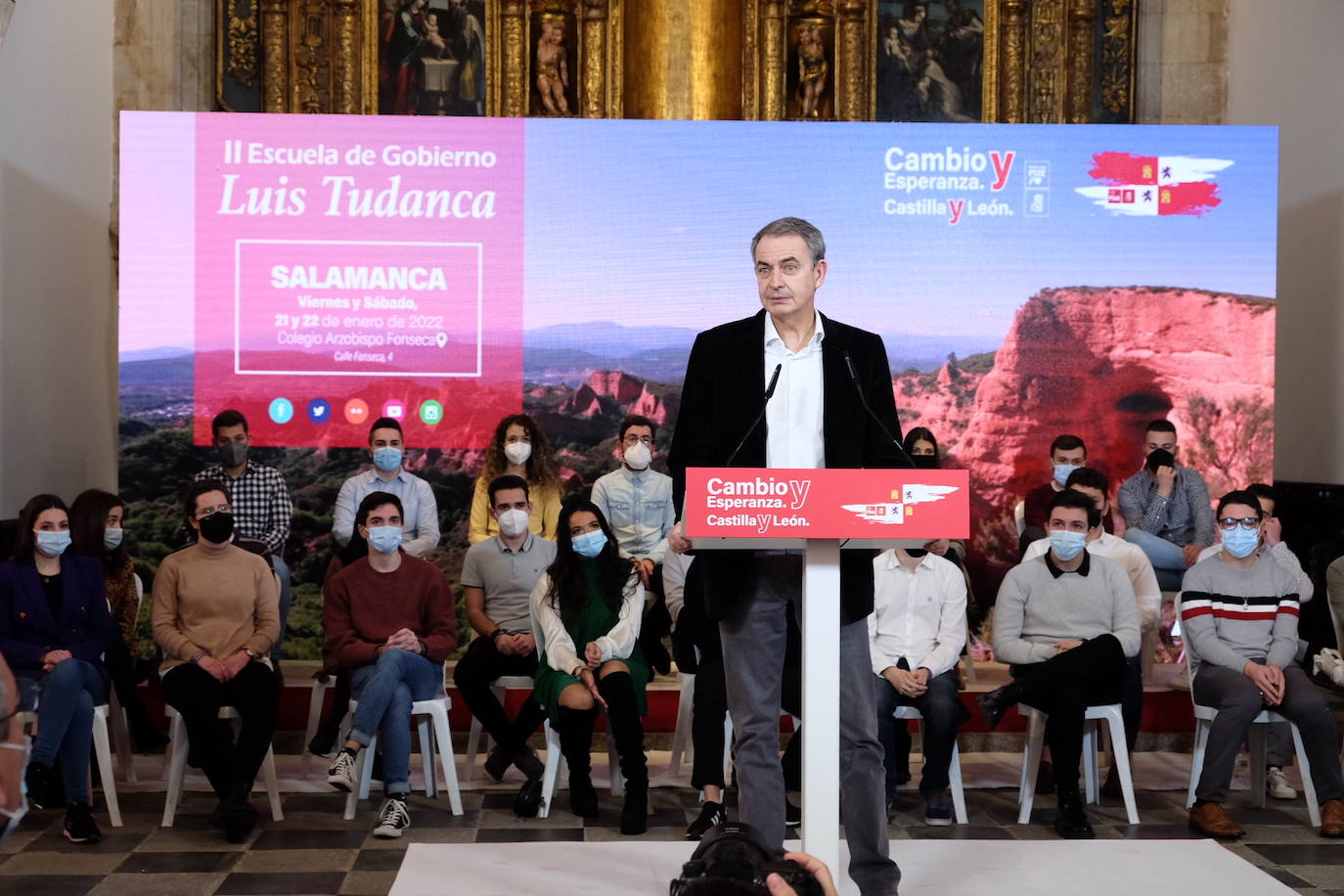 El expresidente del gobierno, José Luis Rodríguez Zapatero y el candidato a la presidencia de la Junta de Castilla y León, Luis Tudanca, participan en la clausura de la Escuela de Gobierno del PSCyL en Salamanca.