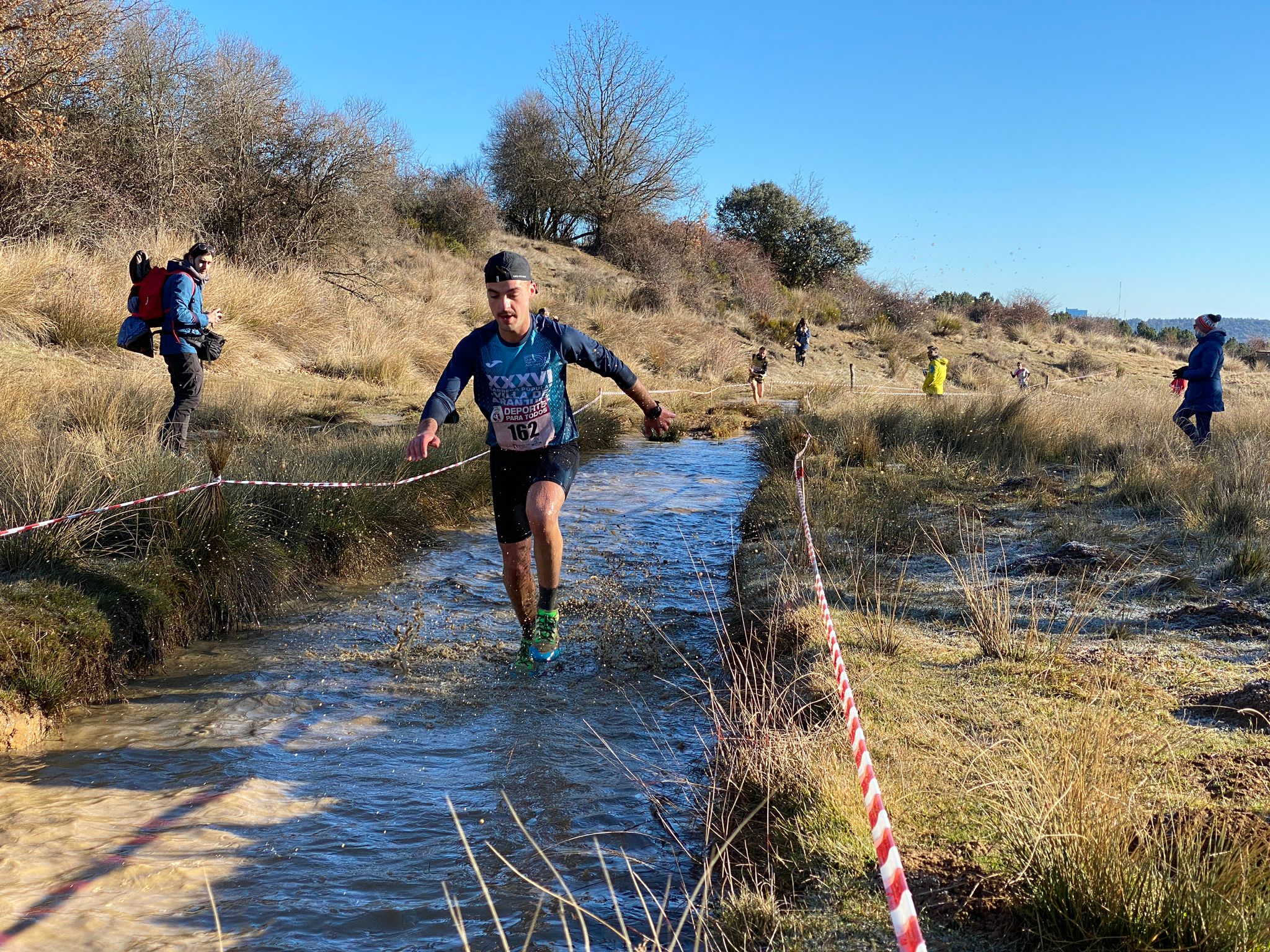 Jorge García Villacorta y Mónica Aller triunfan en el Cross de Villabalter