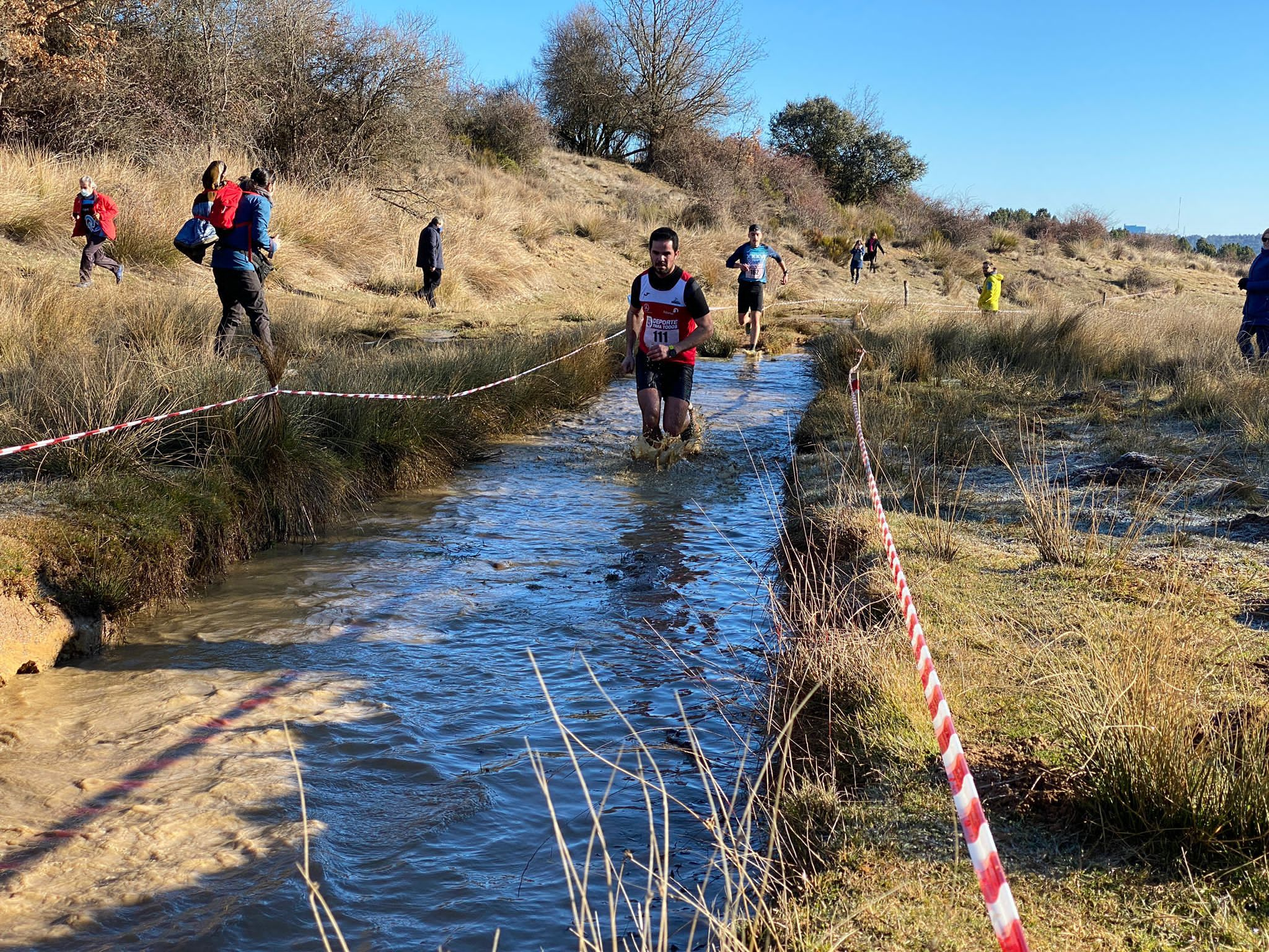 Jorge García Villacorta y Mónica Aller triunfan en el Cross de Villabalter