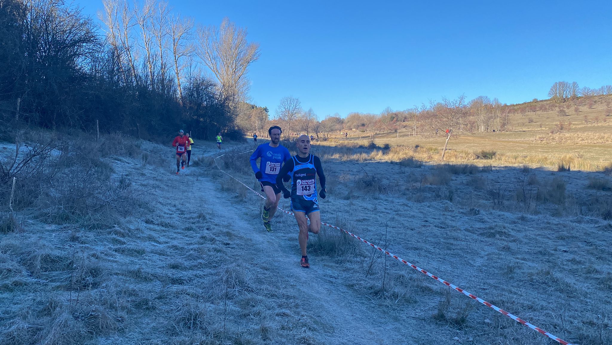 Jorge García Villacorta y Mónica Aller triunfan en el Cross de Villabalter