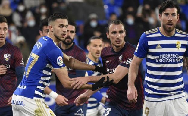 Galería. Copete regresó al once tras cumplir sanción por su expulsión en Oviedo.