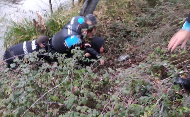 Rescate del varón localizado en las aguas del río Sil.