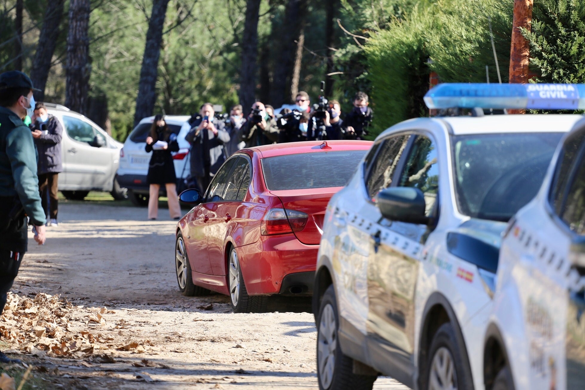 Miembros de los GEAS trabajan en el río Duero para localizar a la mujer de Traspinedo (Valladolid) desaparecida. Las labroes de rastreo se han identificado durante este lunes. 