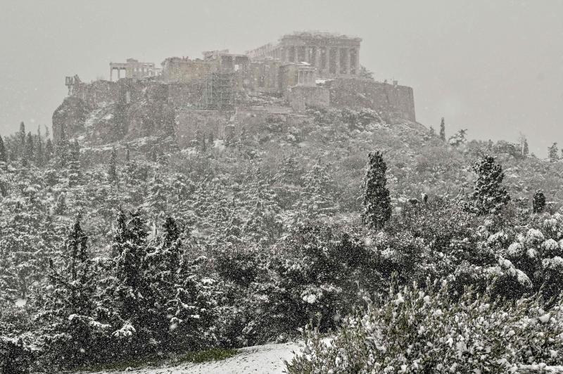 Fotos: La Acrópolis de Atenas, bajo la nieve