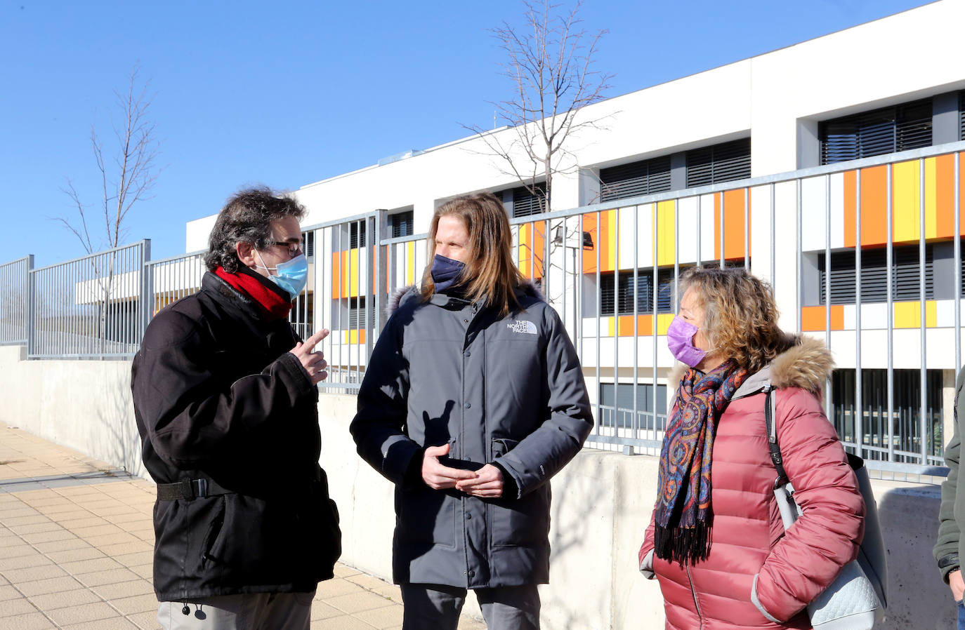 Pablo Fernández, coordinador autonómico de Podemos Castilla y León, realiza declaraciones durante su visita a Arroyo de la Encomienda (Valladolid) con motivo de la actualidad política.