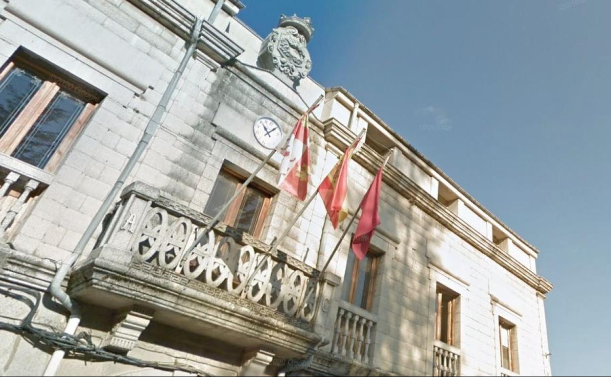 Imagen del Ayuntamiento de Cistierna; este martes se repite el pleno para la elección de mesas en el 13-F. 