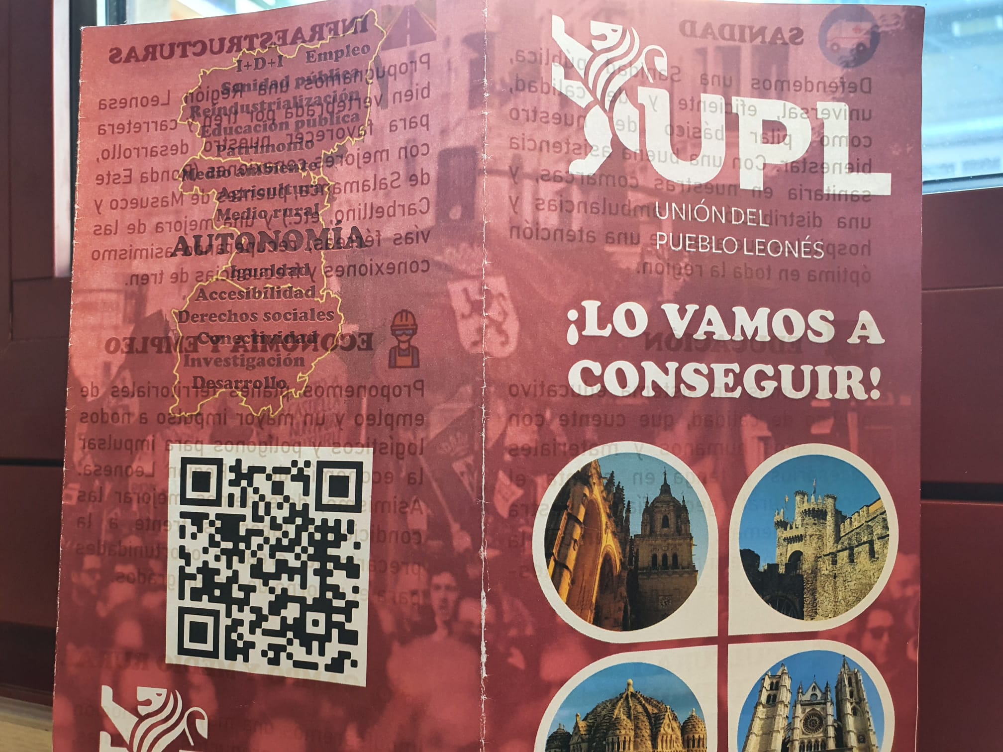 La número dos de la candidatura a las Cortes de Castilla y León, Alicia Gallego y el presidente del partido, Carlos Javier Salgado, han presentado este jueves, el programa electoral de esta formación para la Región Leonesa a las Cortes.