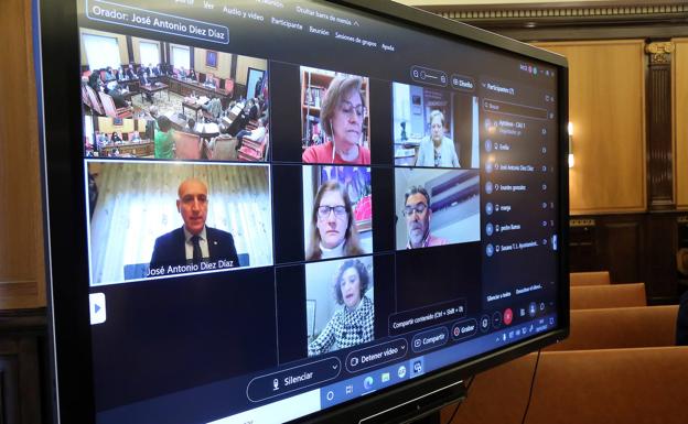 El alcalde de León tuvo que seguir el pleno de forma telemática al padecer la covid-19.
