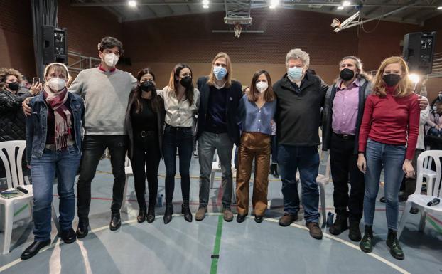 Galería. Las ministras Ione Belarra e Irene Montero acompañan a Pablo Fernández en el primer acto de campaña.