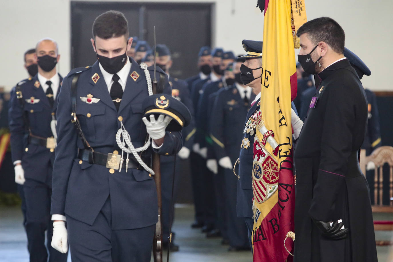 39 alumnos aspirantes a Militar de Tropa y Marinería juraron fidelidada la bandera. 