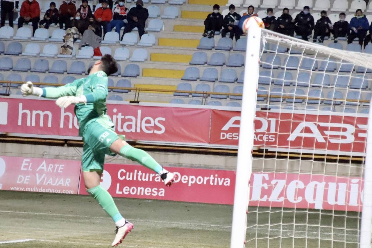 El conjunto leonés se ha enfrentado a los extremeños en el Reino de León y en una nueva jornada de la Primera División RFEF.