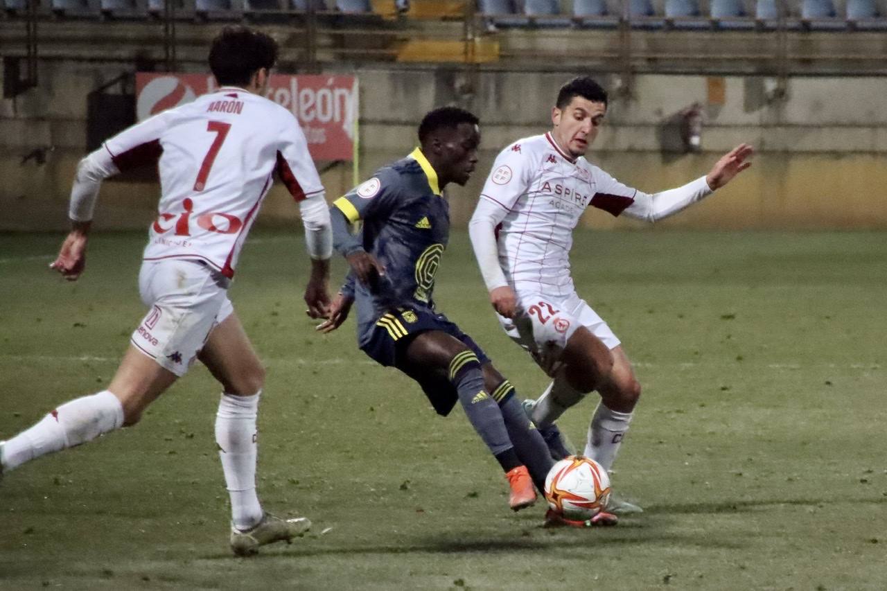 El conjunto leonés se ha enfrentado a los extremeños en el Reino de León y en una nueva jornada de la Primera División RFEF.