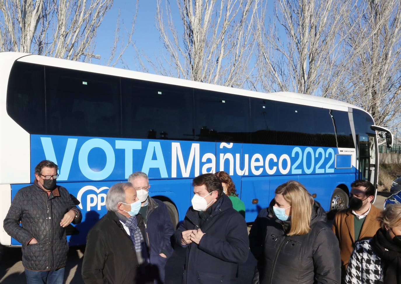 El candidato del PP a la Presidencia de la Junta, Alfonso Fernández Mañueco, visita la localidad zamorana de Benavente, donde visita el centro especial de empleo de Asprosub junto a la cabeza de lista por Zamora a las Cortes, Isabel Blanco