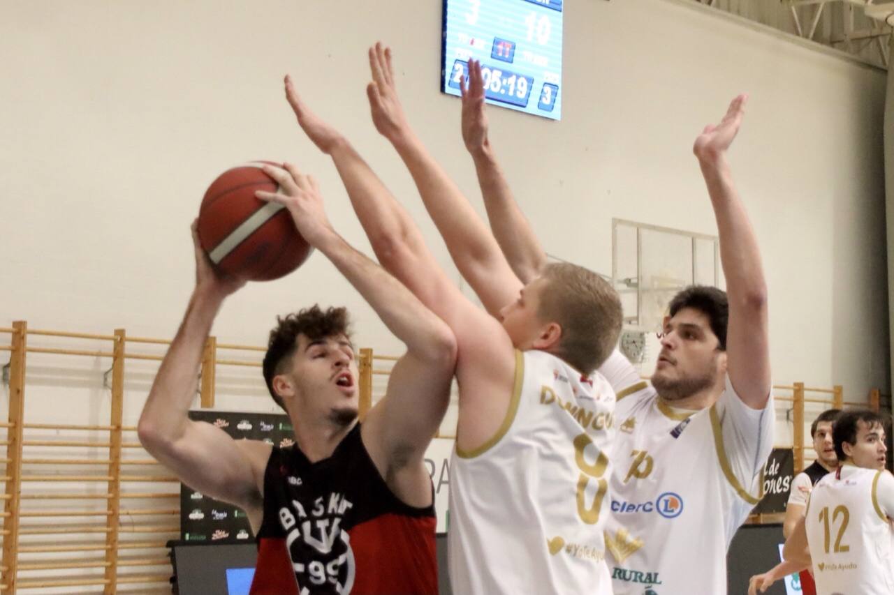 El Reino de León recibe en su feudo al Basket León en la que es la cuarta vez que se ven las caras tras hacerlo en liga y en dos ocasiones durante la pretemporada.