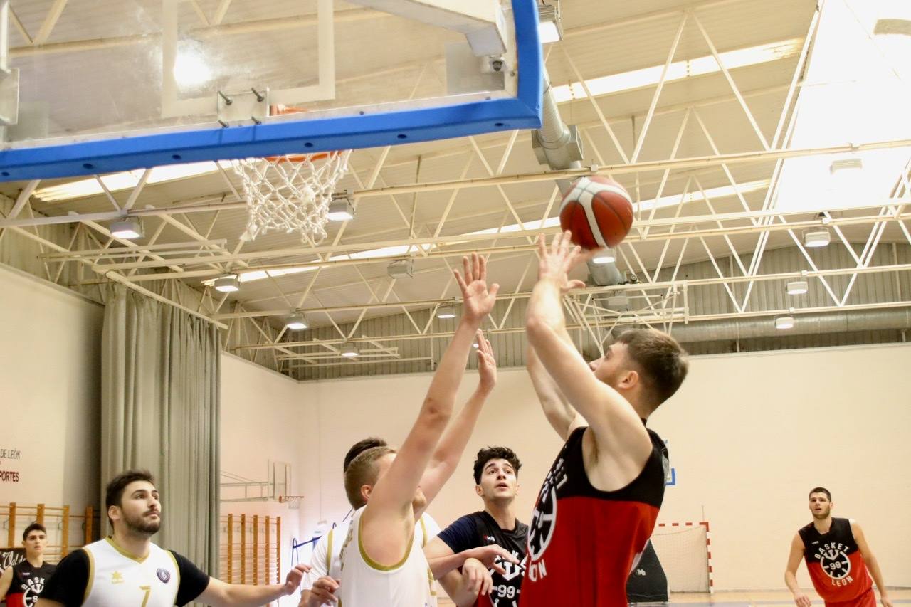 El Reino de León recibe en su feudo al Basket León en la que es la cuarta vez que se ven las caras tras hacerlo en liga y en dos ocasiones durante la pretemporada.