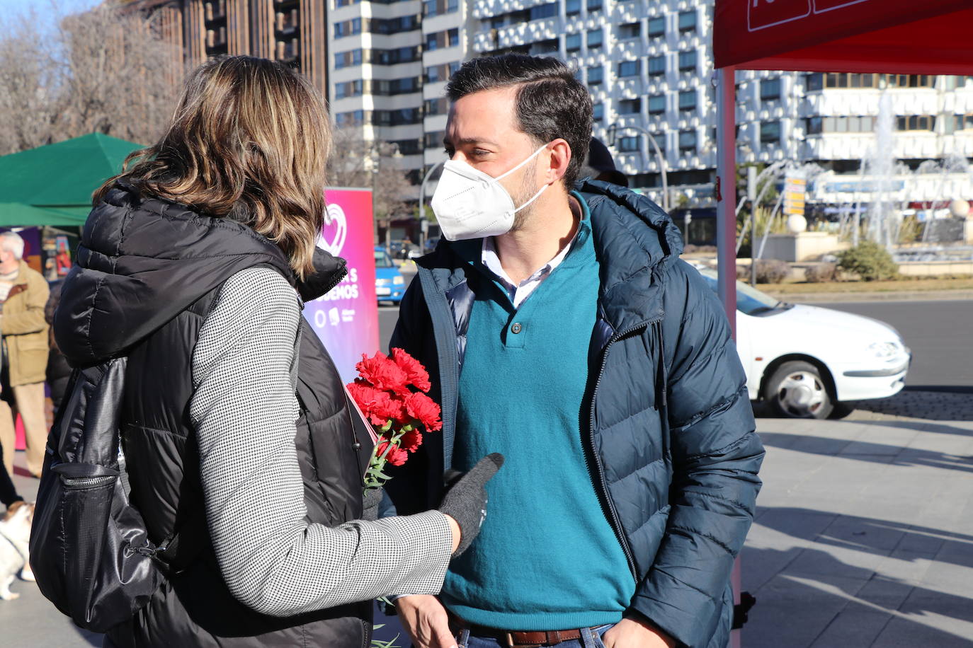 Varias formaciones han aprovechado la mañana para recorrer la calle y hacer campaña en estos primeros días para el 13-f.