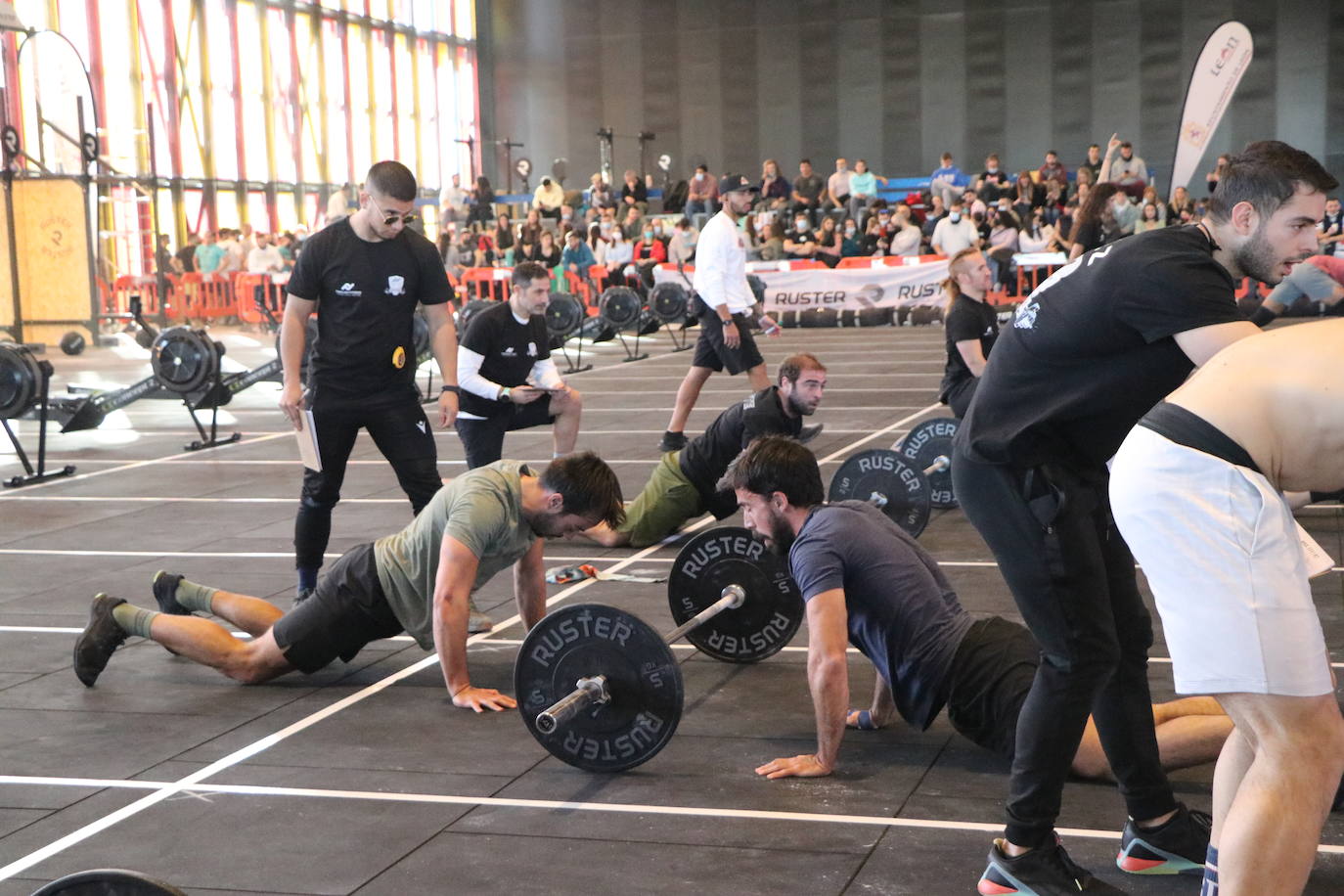 Competición de crossfit en el Palacio de Exposiciones de León.