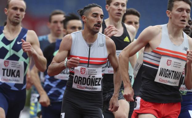Saúl Ordóñez queda cuarto en la prueba de los 800 metros lisos de los Millrose Games.