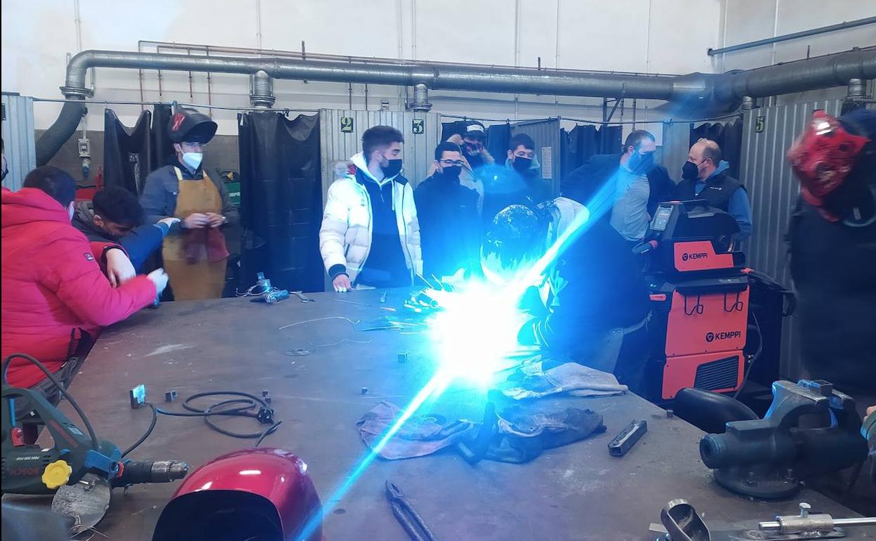 Imagen de una de estas jornadas, la llamada 'Soldadura Colaborativa', que buscaba mostrar las ventajas de la robotización.