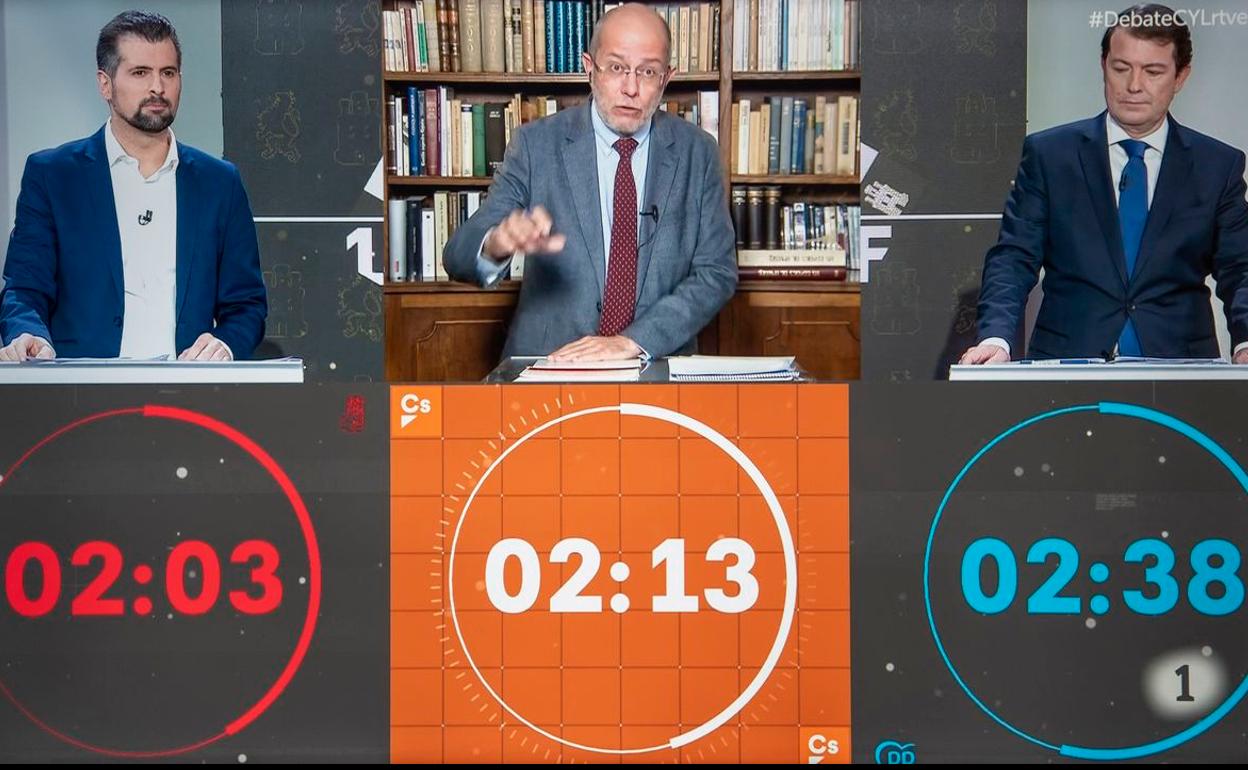 Los candidatos, este lunes, durante el debate. 