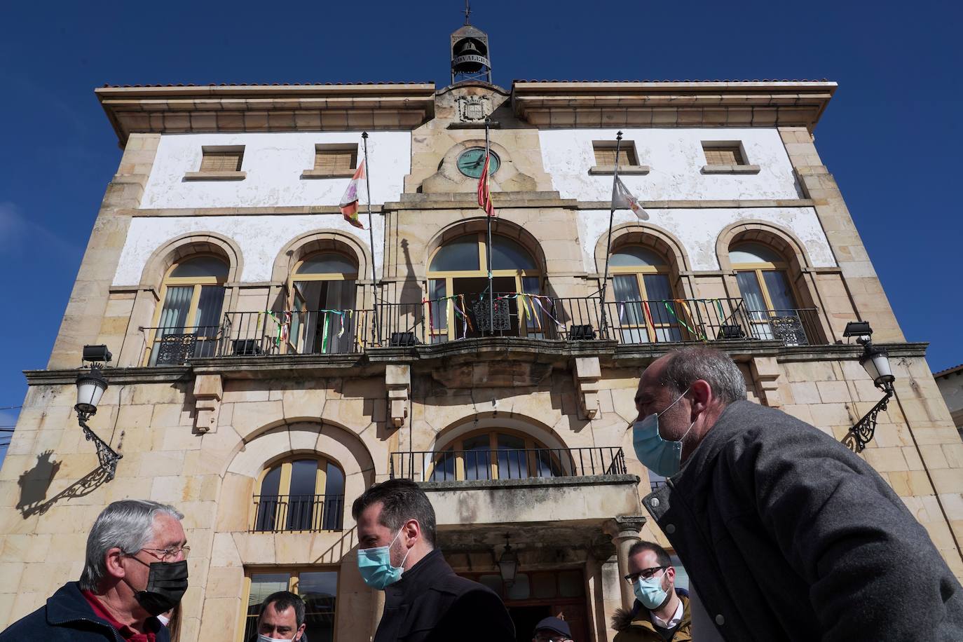 El candidato del PSOE a la Presidencia de la Junta, Luis Tudanca, visita Duruelo de la Sierra (Soria).