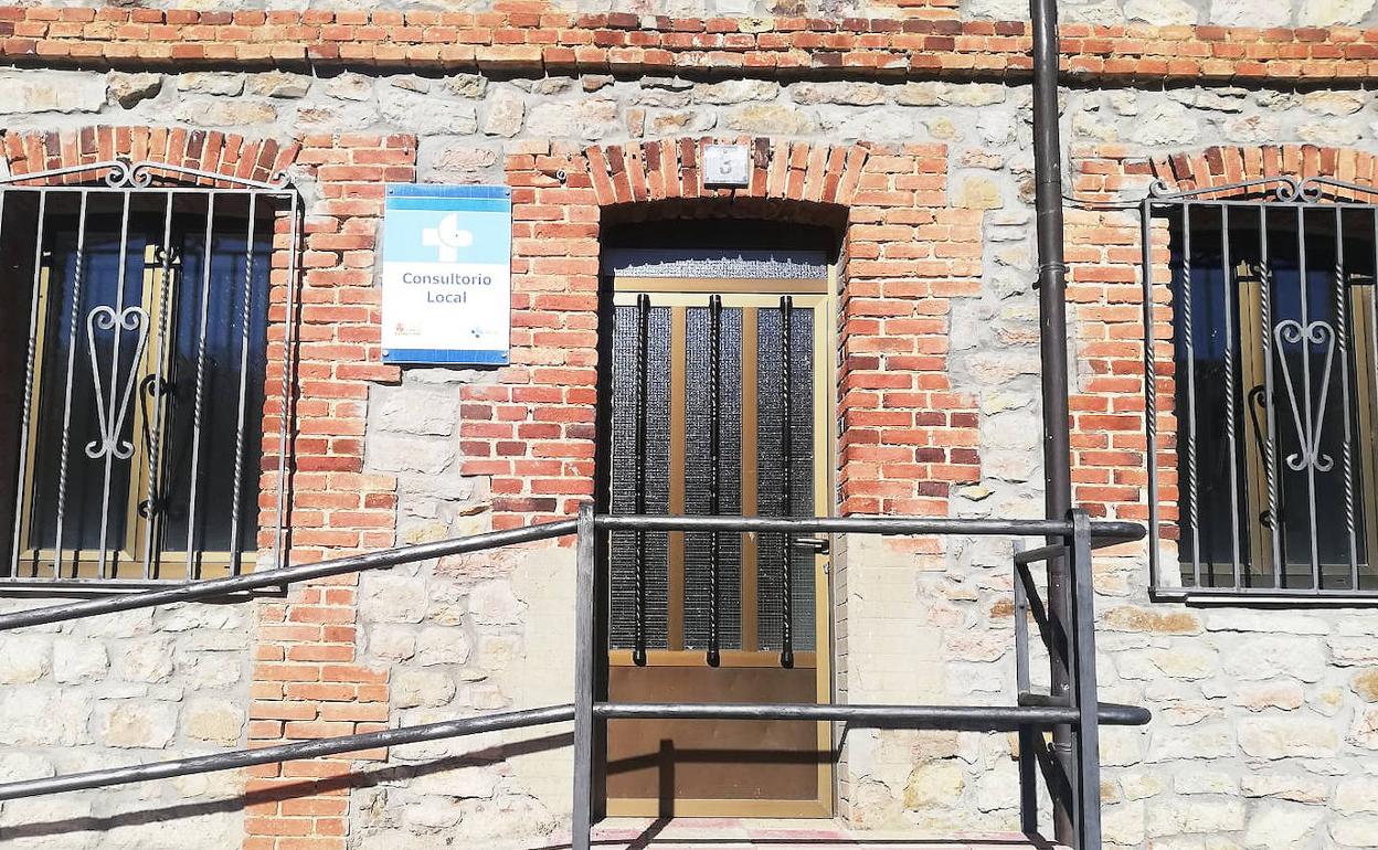 Consultorio de SAnta Olaja de la Varga, en el municipio de Cistierna, que se encuentra cerrado.