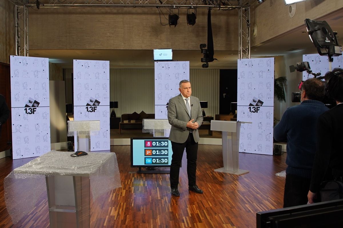 El candidato del PP, Alfonso Fernández Mañueco, el candidato Socialista, Luis Tudanca y el candidato de Ciudadanos, Francisco Igea, han debatido este lunes en la primera confrontación 'a tres' en la campaña.. 