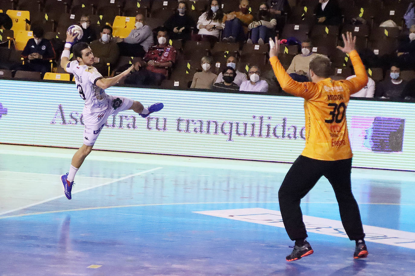 El conjunto leonés inicia el 2022 con el duelo de ida de la Copa del Rey ante Nava