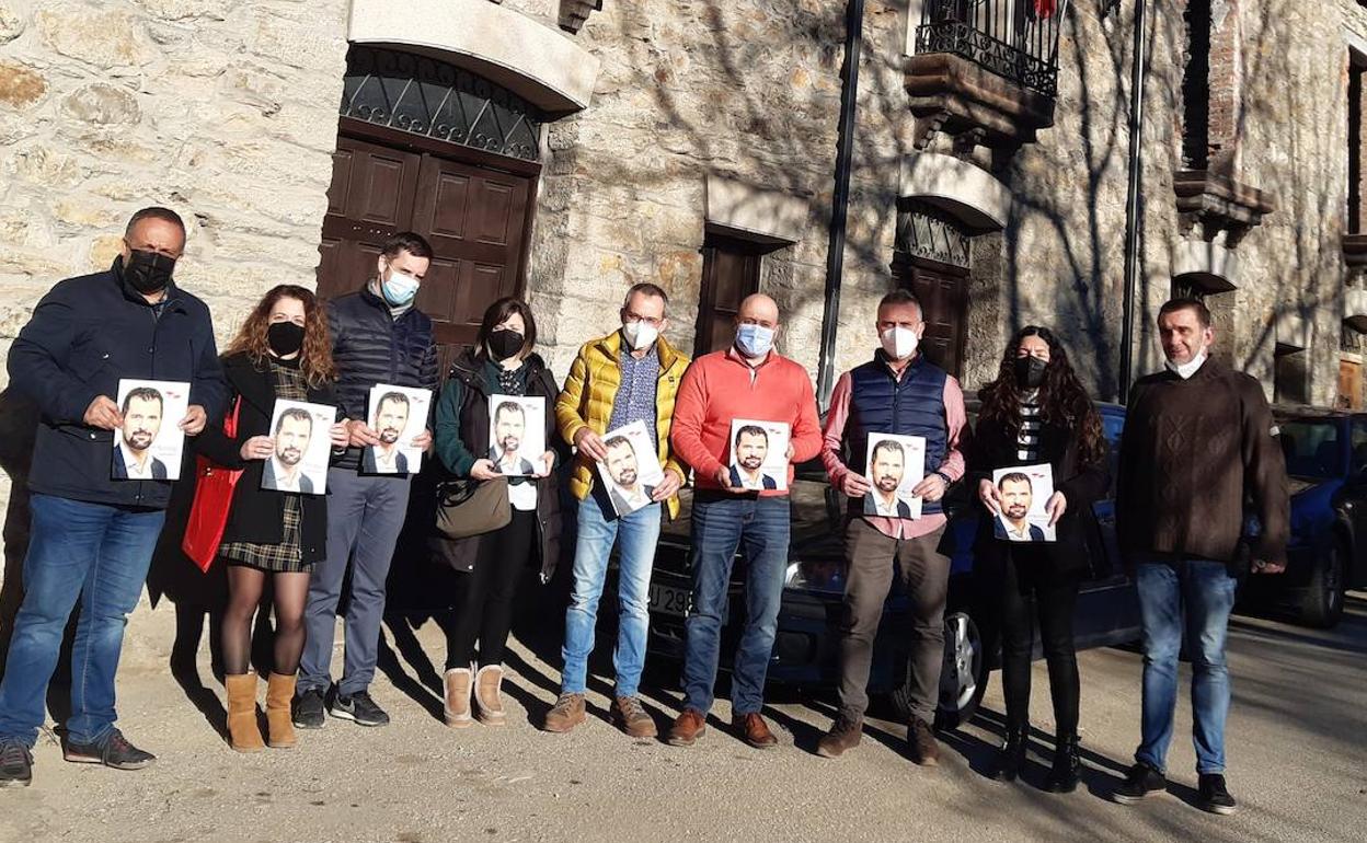 El PSOE compromete en Sobrado la reapertura de consultorios médicos y el apoyo al medio rural frente al abandono de los últimos 35 años del PP