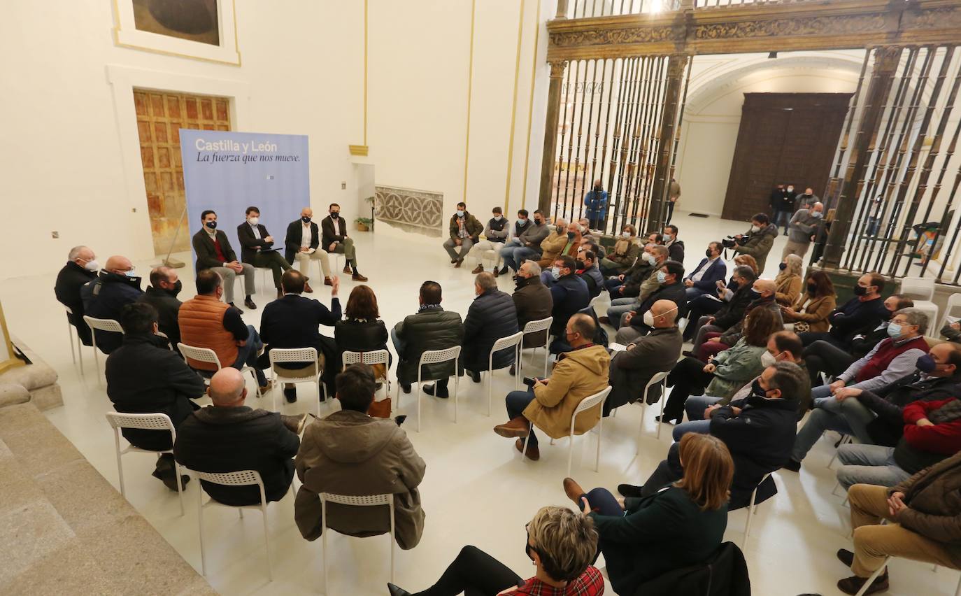 El candidato del Partido Popular a la Presidencia de la Junta, Alfonso Fernández Mañueco, visita la localidad vallisoletana de Medina del Campo, donde mantiene un encuentro con agricultores y organizaciones agrarias.