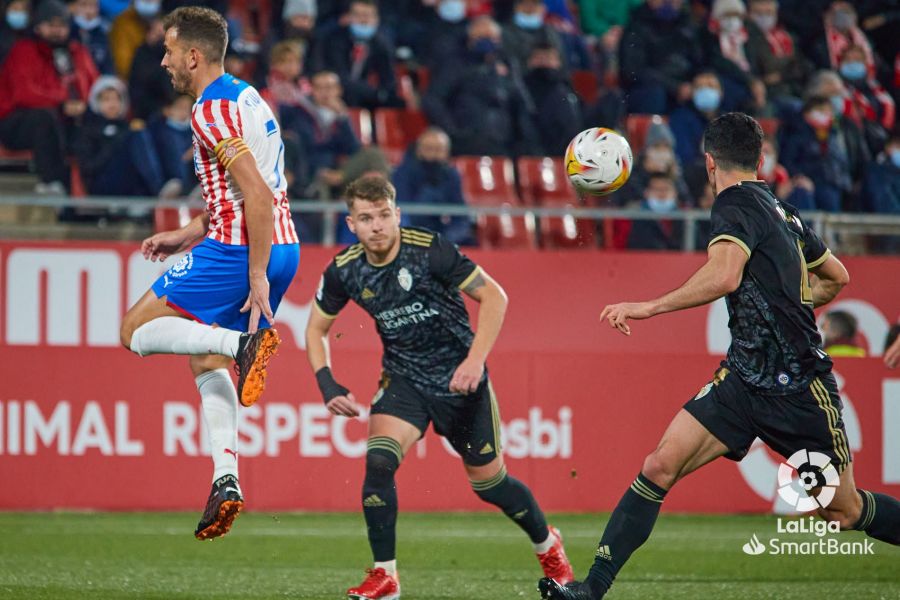 Los bercianos se enfrentan al Girona en un duelo directo por el playoff