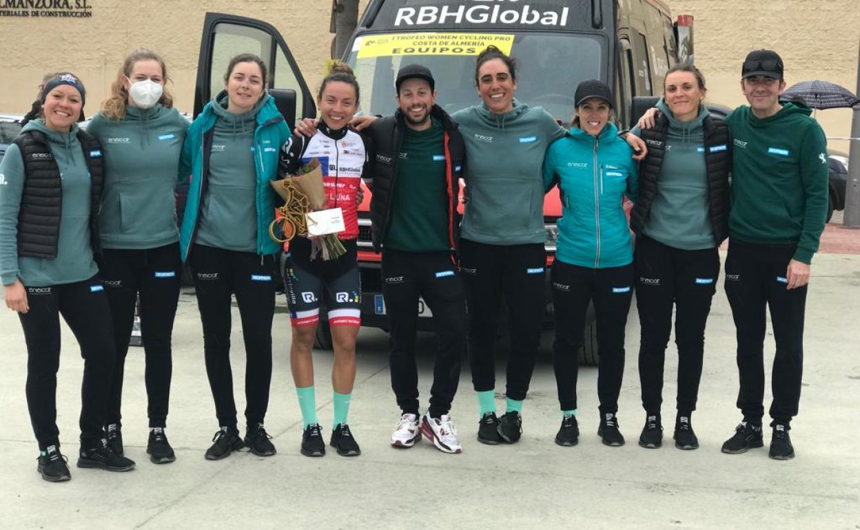 El equipo leonés celebra el triunfo en su primera competición de la temporada.