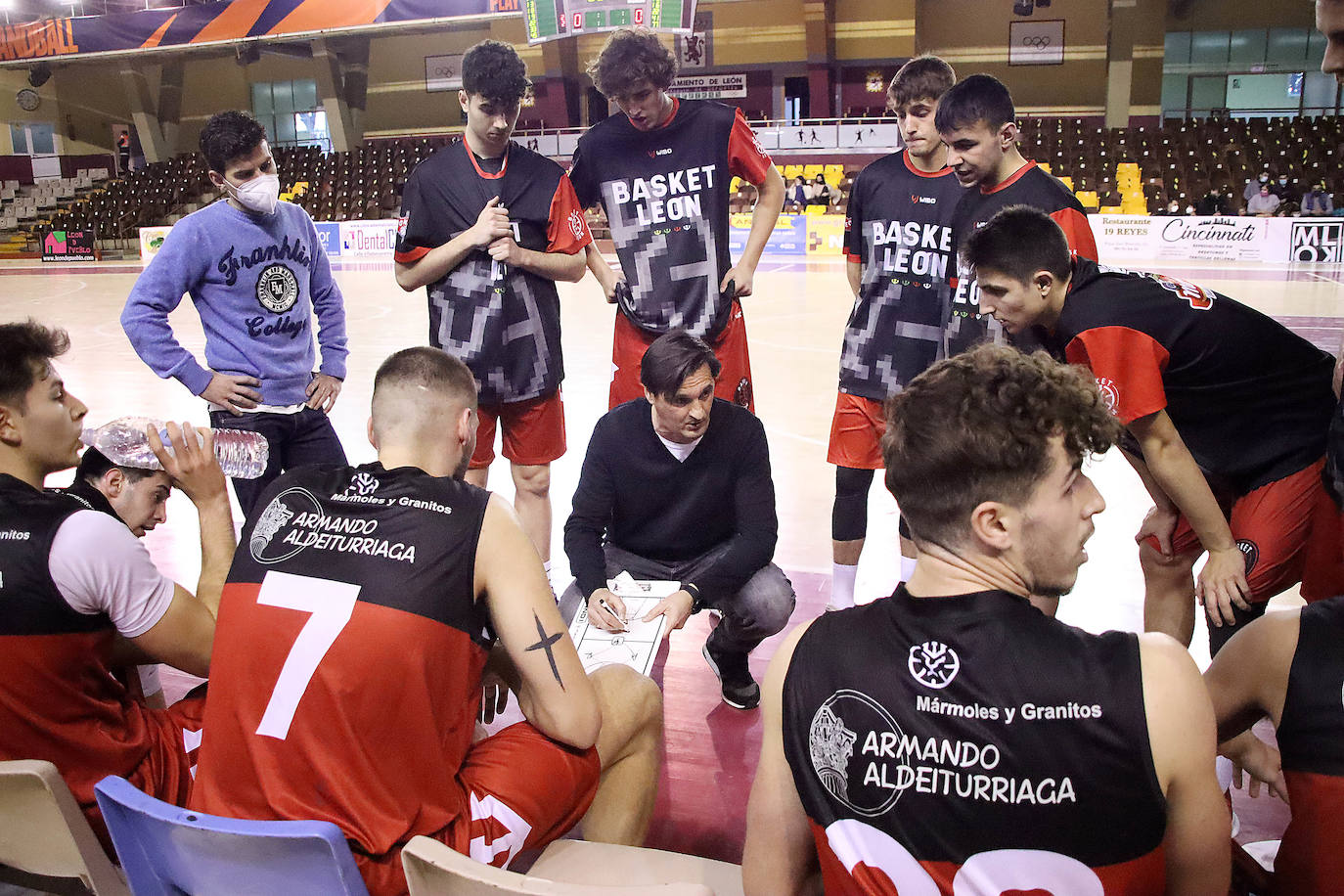 El conjunto leonés supera a Corinto Gijón Basket tras el varapalo del derbi local