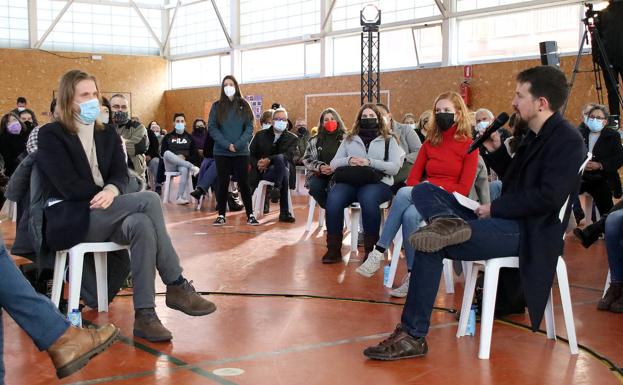 Galería. Pablo Iglesias y Pablo Fernández participan en el acto 'Corrupción política y propaganda institucional' en León.