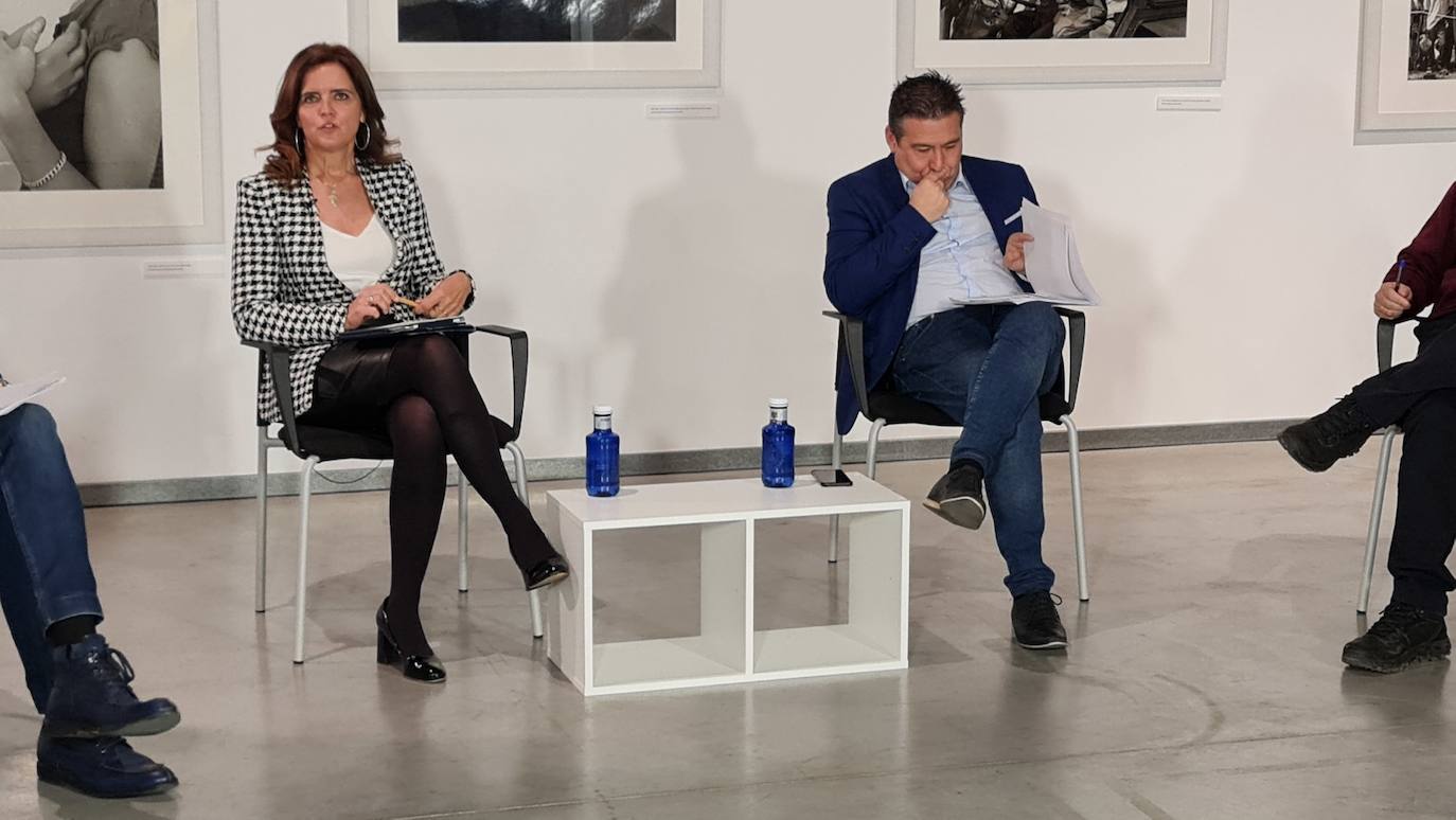 Los candidatos a las Cortes de Castilla y León por la provincia leonesa posan antes del inicio del debate de leonoticias. 