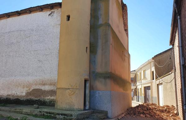 Estado actual de la torre de la Iglesia de Urdiales del Páramo.