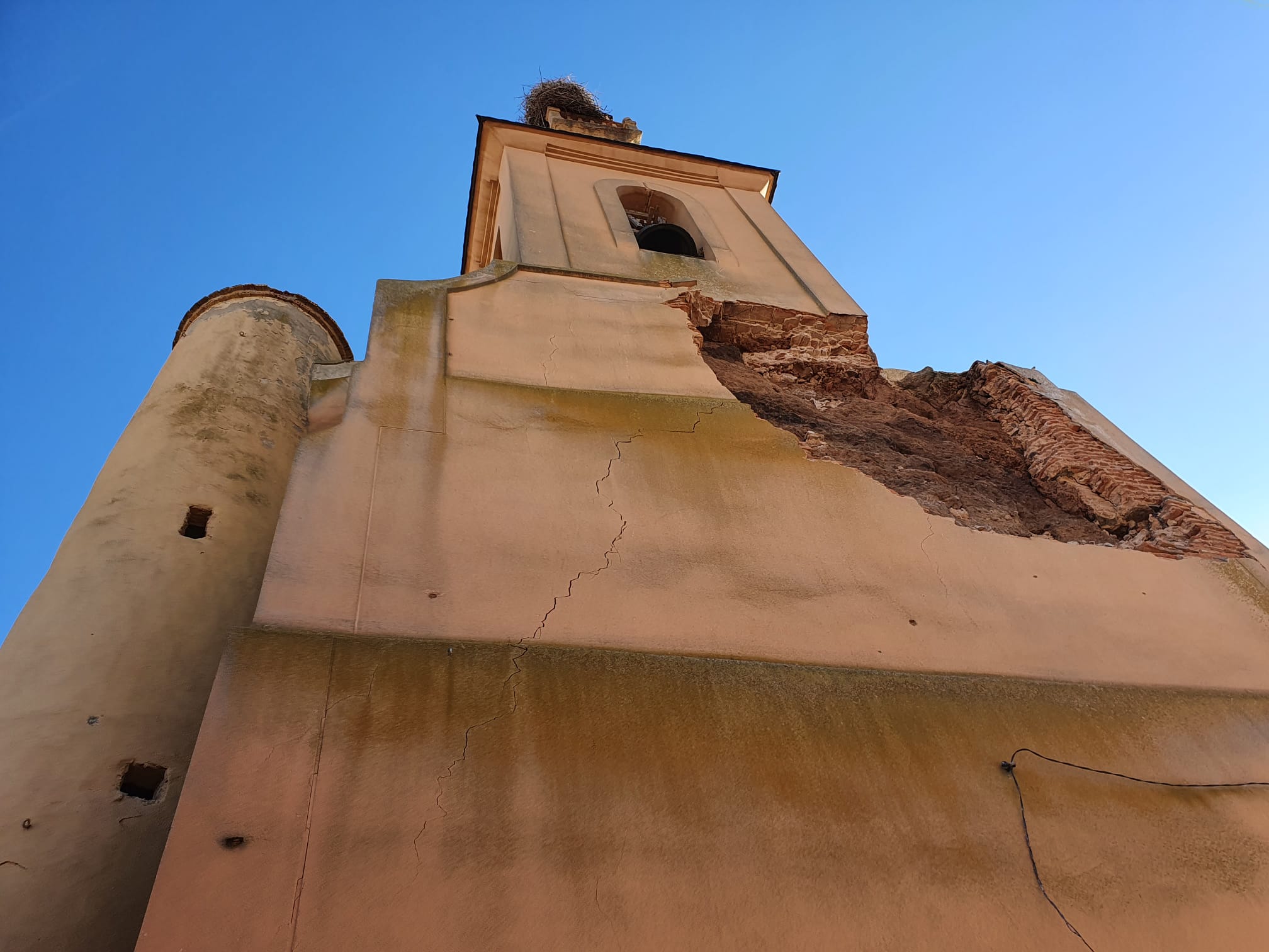 Estado actual de la torre de la Iglesia de Úrdiales de Páramo.