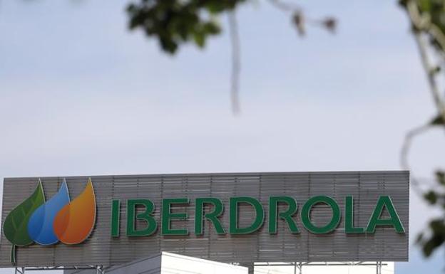 Iberdrola señala que ha acometido un ambicioso plan de digitalización de sus redes eléctricas.