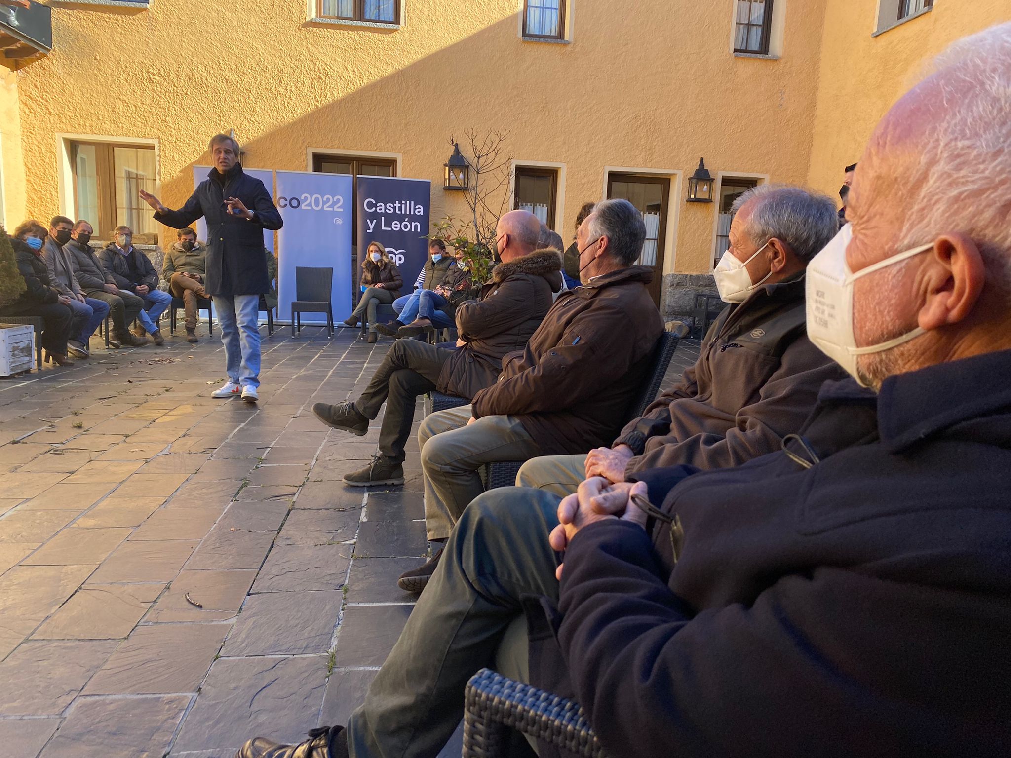 Juan Carlos Suárez-Quiñones, Teresa Mallada y Antonio G. Terol se han convertido este martes en los protagonistas de la campaña del PP. En la localidad de Lugueros han defendido las políticas populares. 