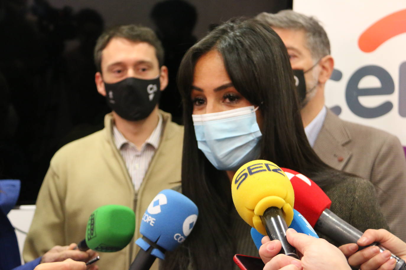 La vicealcaldesa de Madrid recorre las calles de la capital y visita la sede del CEL junto a los cargos de Ciudadanos.