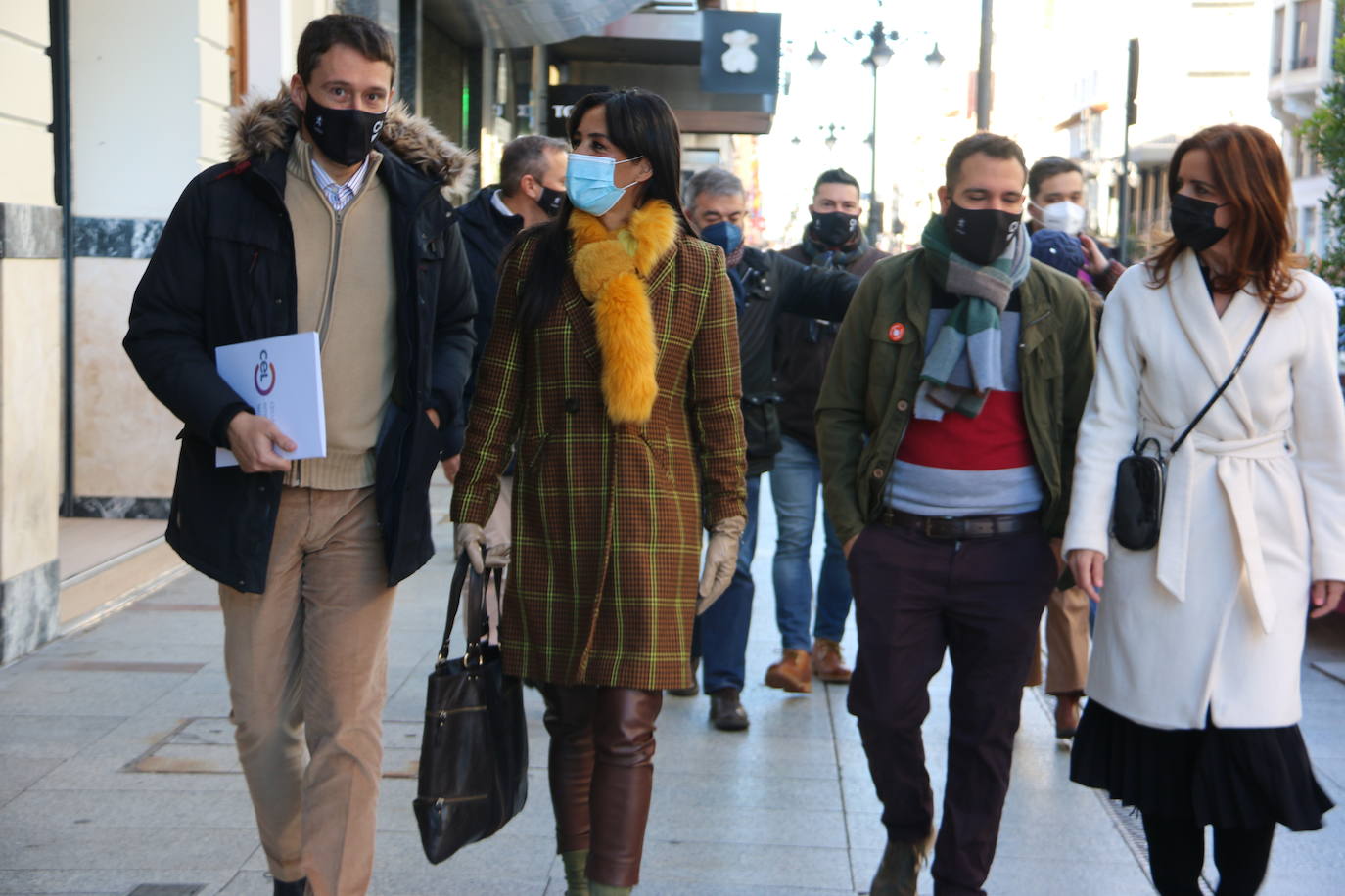 La vicealcaldesa de Madrid recorre las calles de la capital y visita la sede del CEL junto a los cargos de Ciudadanos.