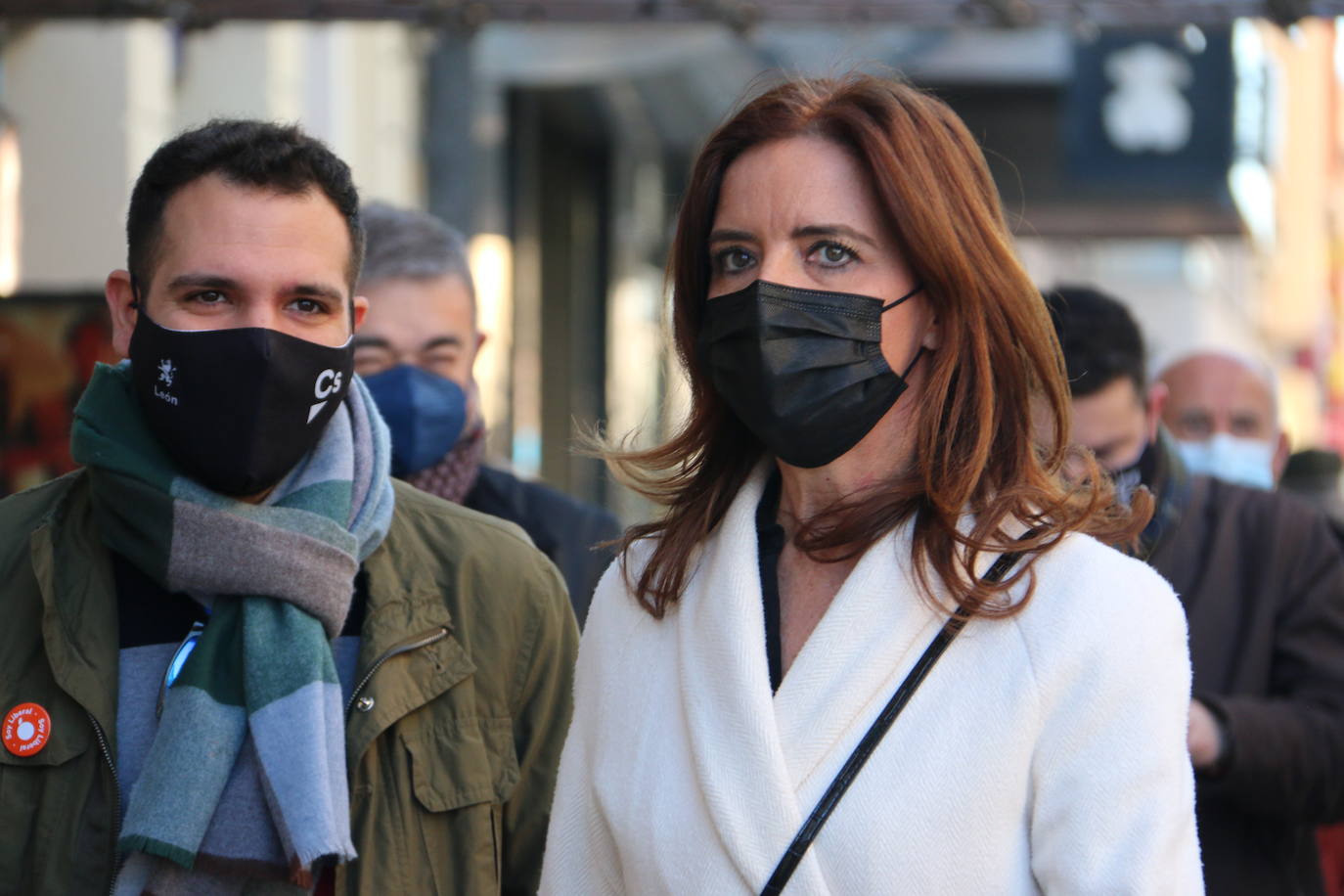 La vicealcaldesa de Madrid recorre las calles de la capital y visita la sede del CEL junto a los cargos de Ciudadanos.