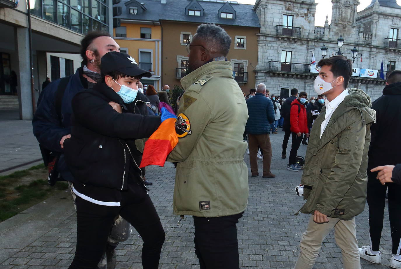 Santiago Abascal participa en un acto de campaña en Ponferrada.