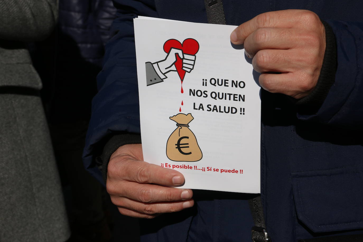 La Plataforma en Defensa de la Sanidad Pública de León realiza una concentración en Botines.