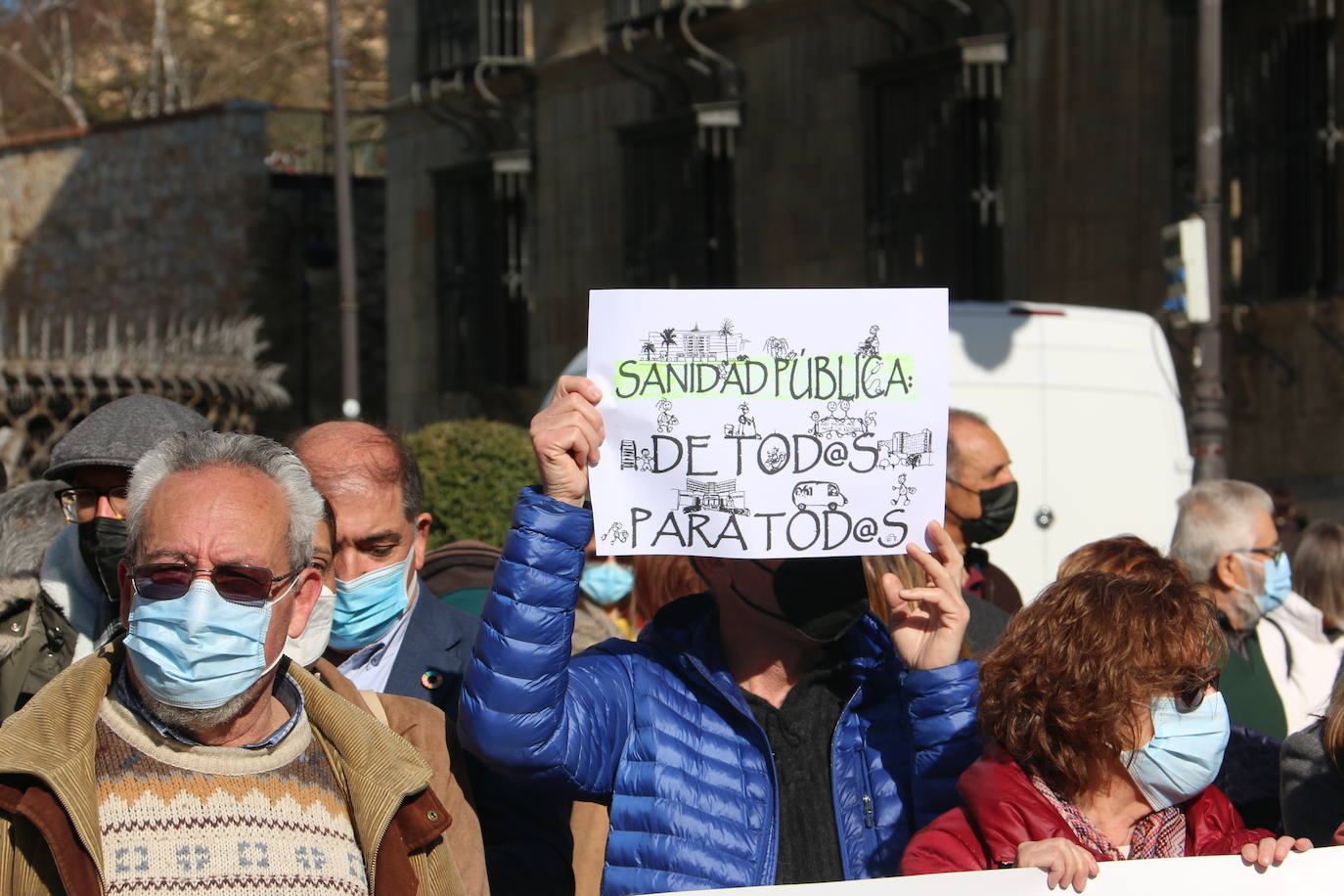 La Plataforma en Defensa de la Sanidad Pública de León realiza una concentración en Botines.