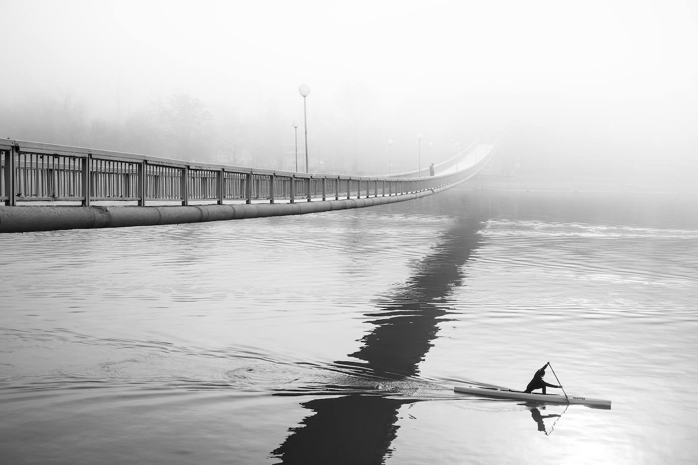 Una mañana con niebla en el canal Rowing de Plovdiv, en Bulgaria.