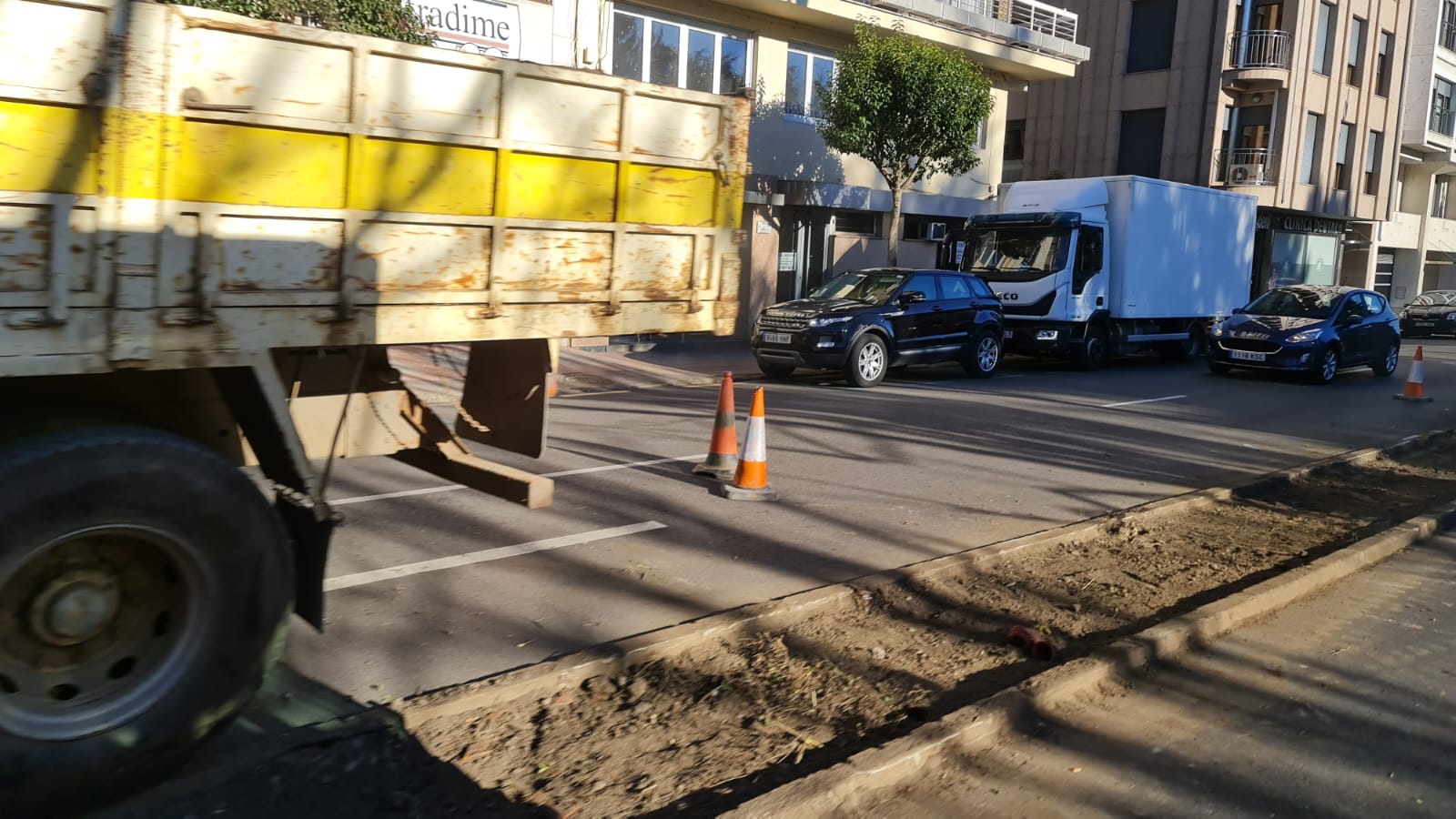 Las obras para retirar los setos de la avenida Conde Sagasta avanzan con rapidez y estarán terminadas en los próximos días.