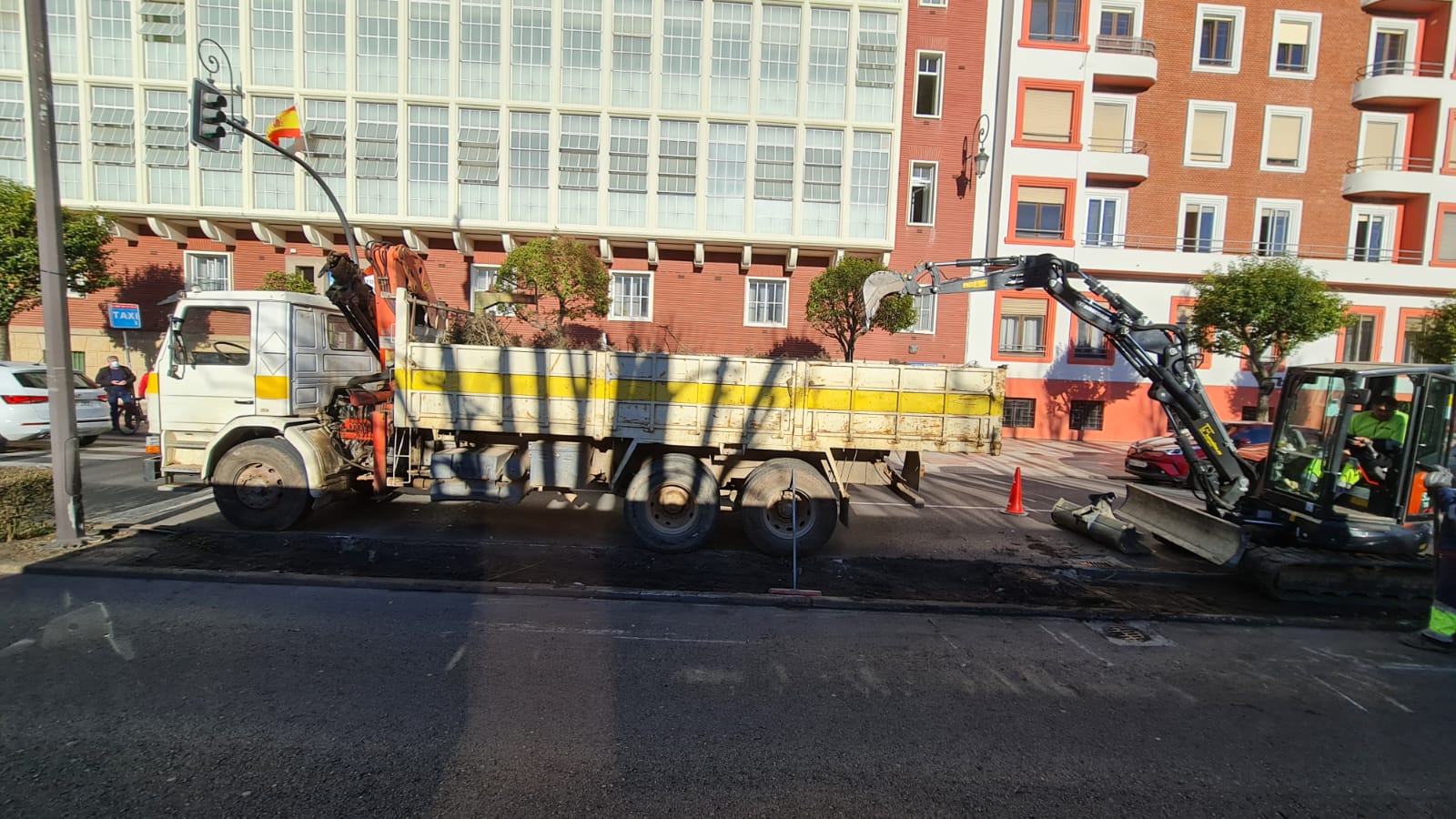 Las obras para retirar los setos de la avenida Conde Sagasta avanzan con rapidez y estarán terminadas en los próximos días.