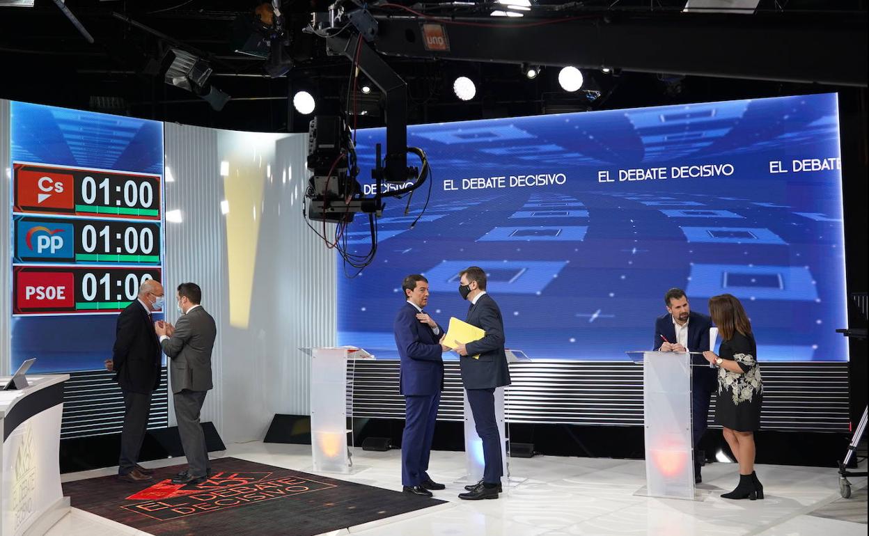 Instantes previos al inicio del debate electoral de Castilla y León.