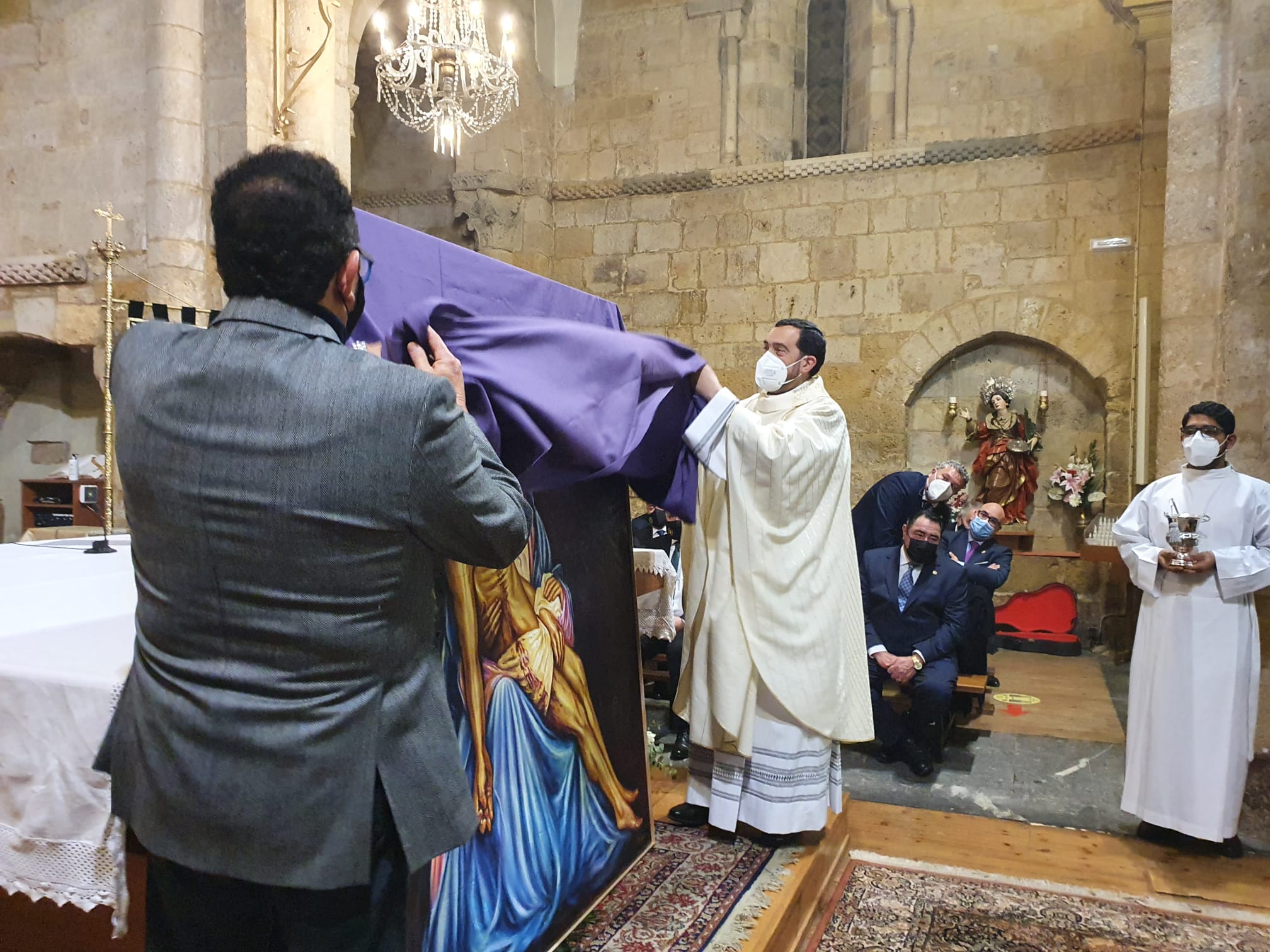 Fiel a la tradición la Parroquia de Nuestra Señora del Mercado, antigua del Camino, ha celebrado este miércoles la fiesta anual de 'La Aparición'